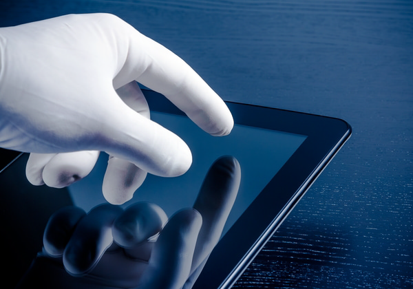 Touch Displays for Medical Devices: A Guide to Key Features